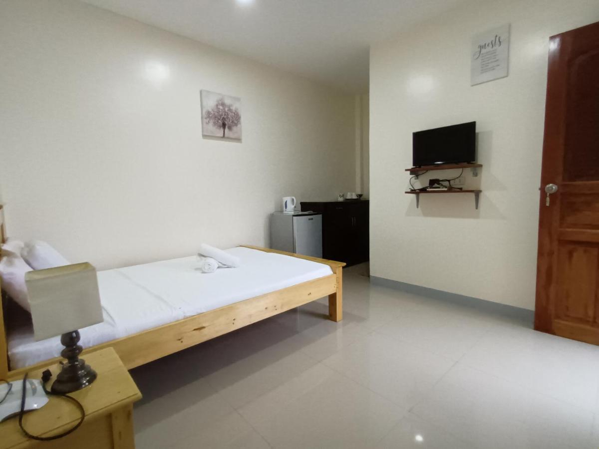 Grae'S Apartelle Moalboal Bagian luar foto