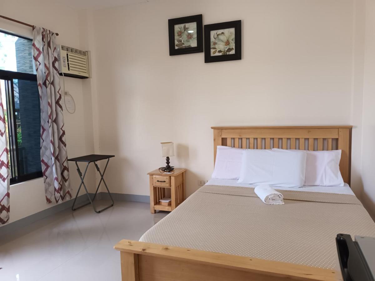 Grae'S Apartelle Moalboal Bagian luar foto