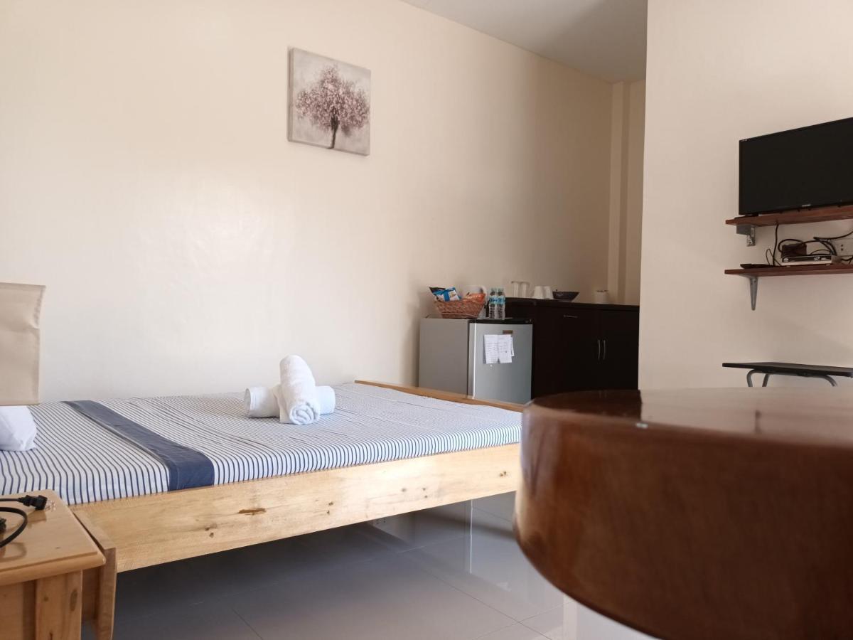 Grae'S Apartelle Moalboal Bagian luar foto