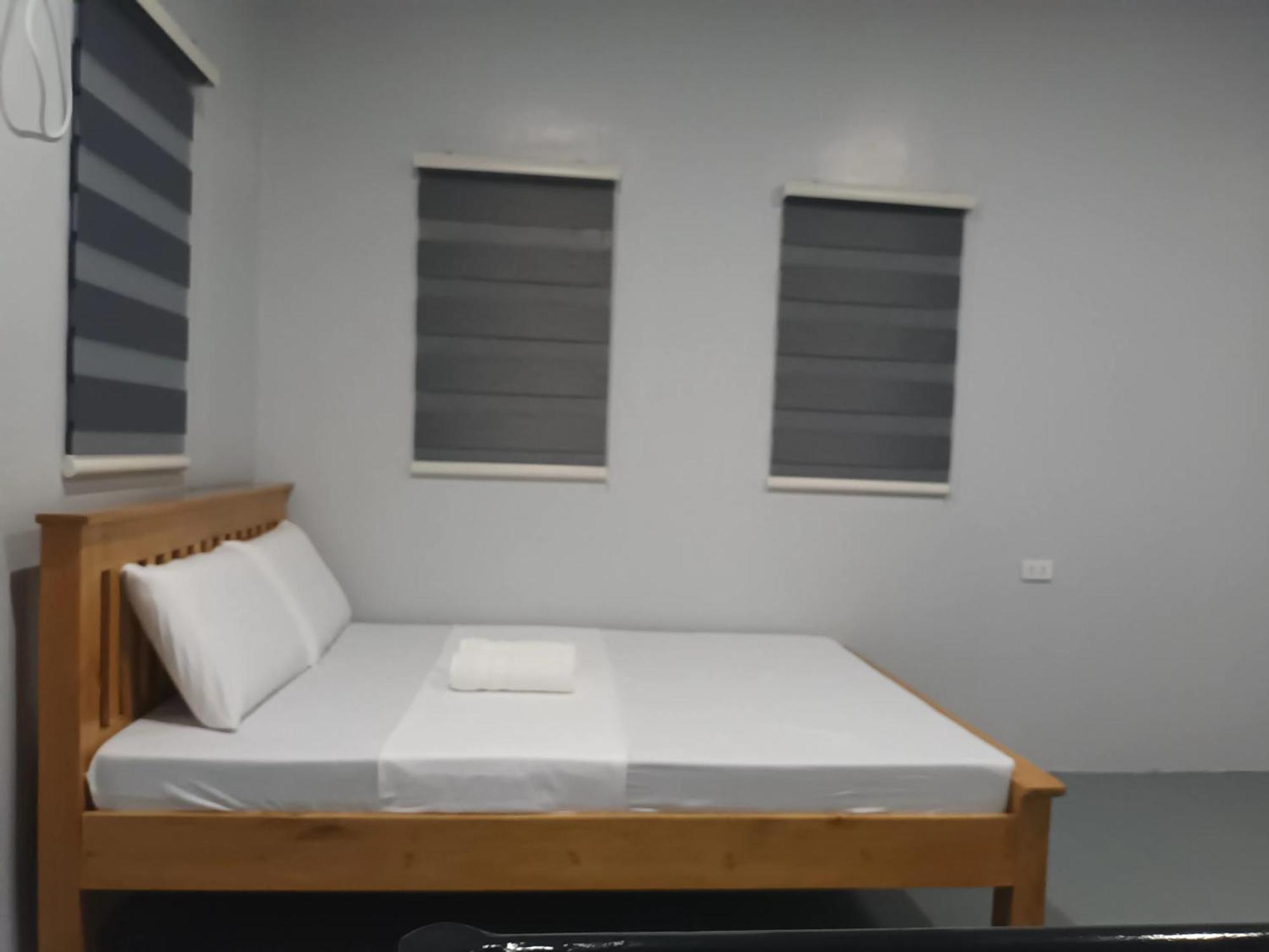 Grae'S Apartelle Moalboal Bagian luar foto