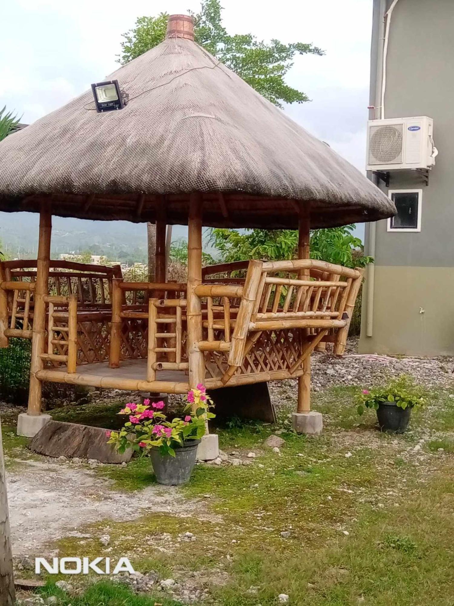 Grae'S Apartelle Moalboal Bagian luar foto