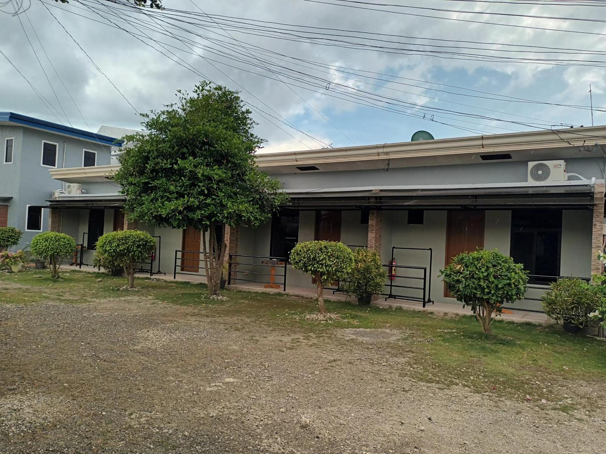 Grae'S Apartelle Moalboal Bagian luar foto