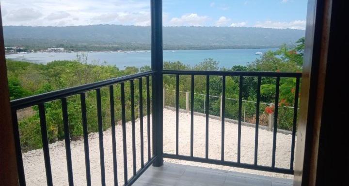 Grae'S Apartelle Moalboal Bagian luar foto